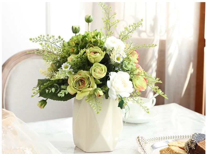 Bình hoa để bàn là một trong những món quà lưu niện đẹp